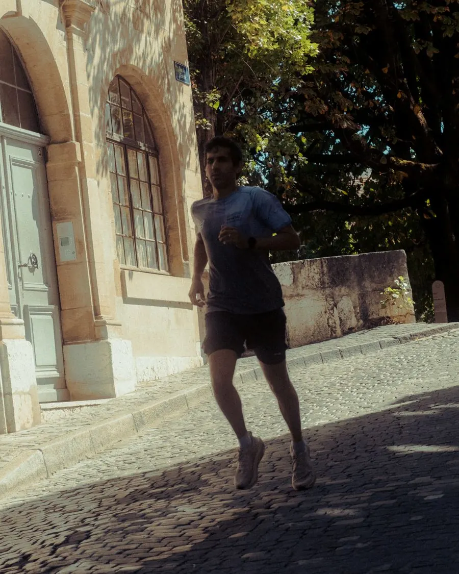 Amin Samandari running on the cobbles of Geneva's Old Town